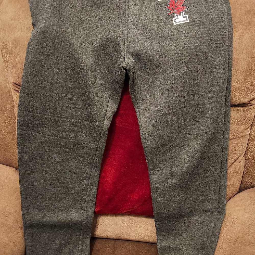 University of Toronto (U of T) T-Shirt and Sweatpants Sold as set PLUS 2 tshirts